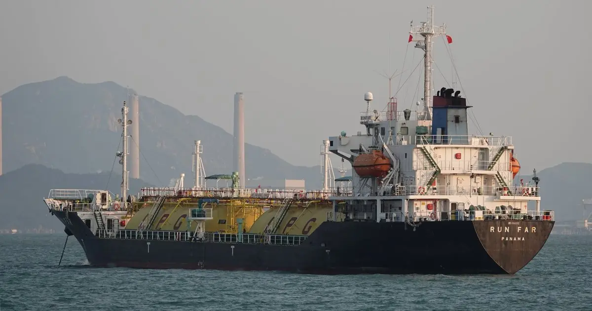 The LPG tanker Run Far off Hong Kong, LPG painted on her cargo tanks